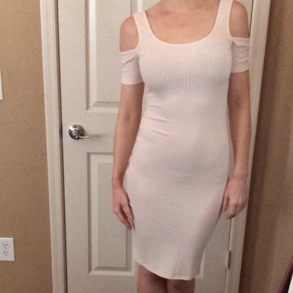Ribbed cold shoulder midi dress